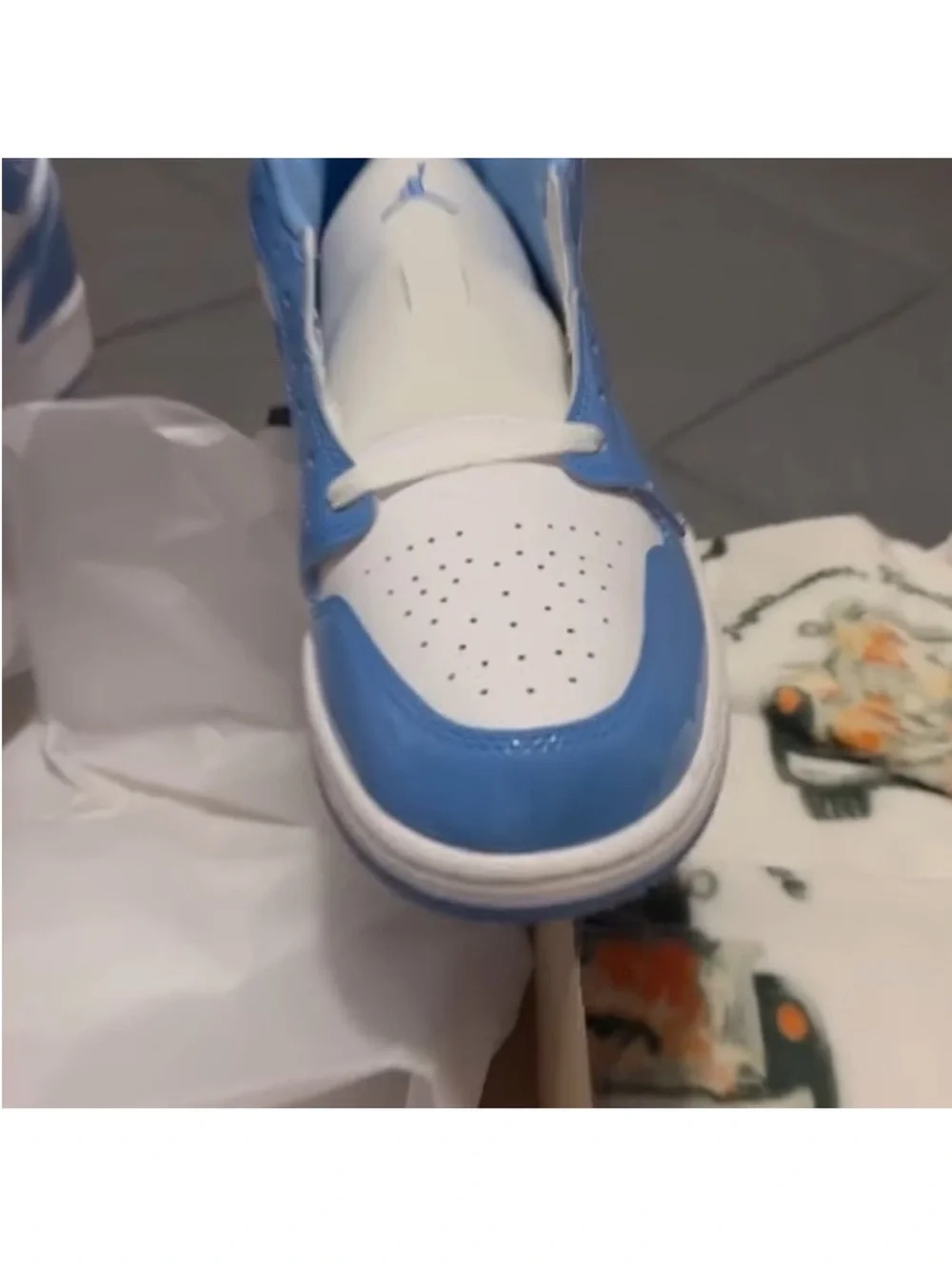 Jordan Low Top Sneakers in White/University Blue